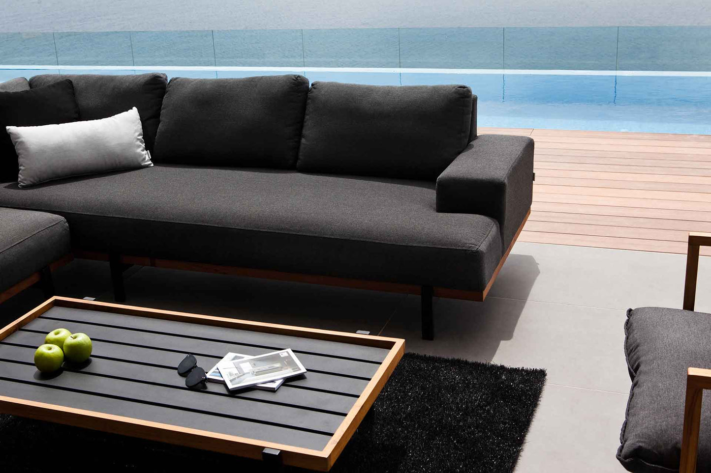 Mooy Sectional Sofa Set